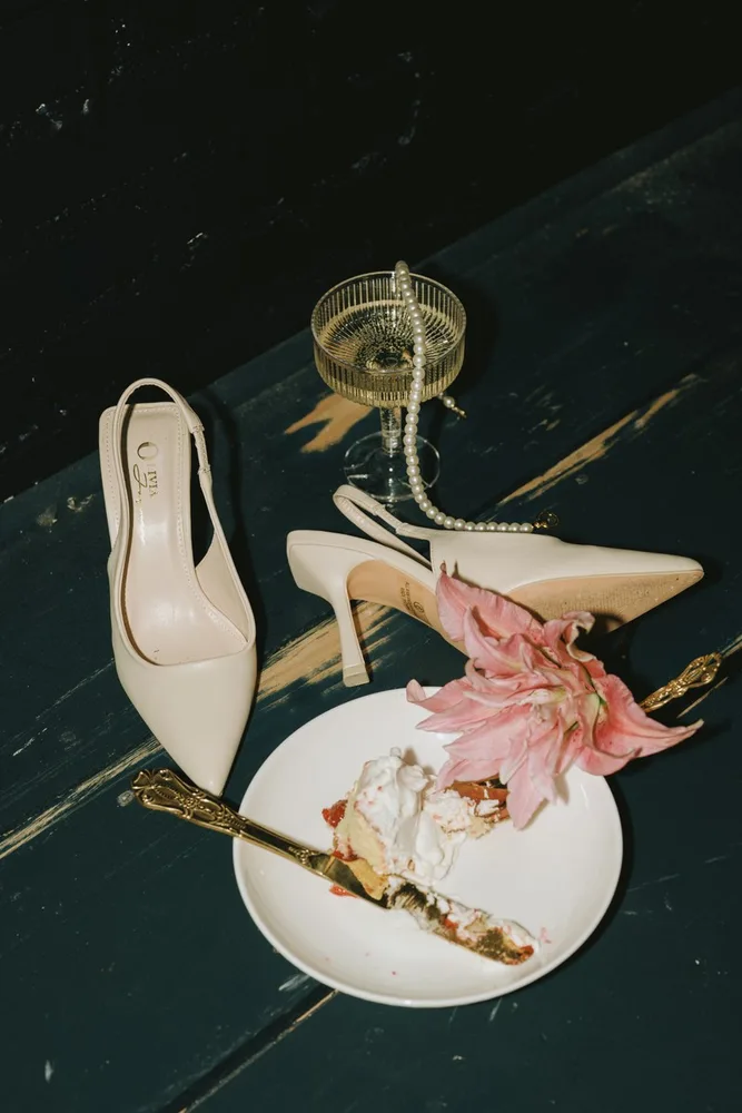 [ Initials ]'s bridal session at In studio, photograph 17 of 22